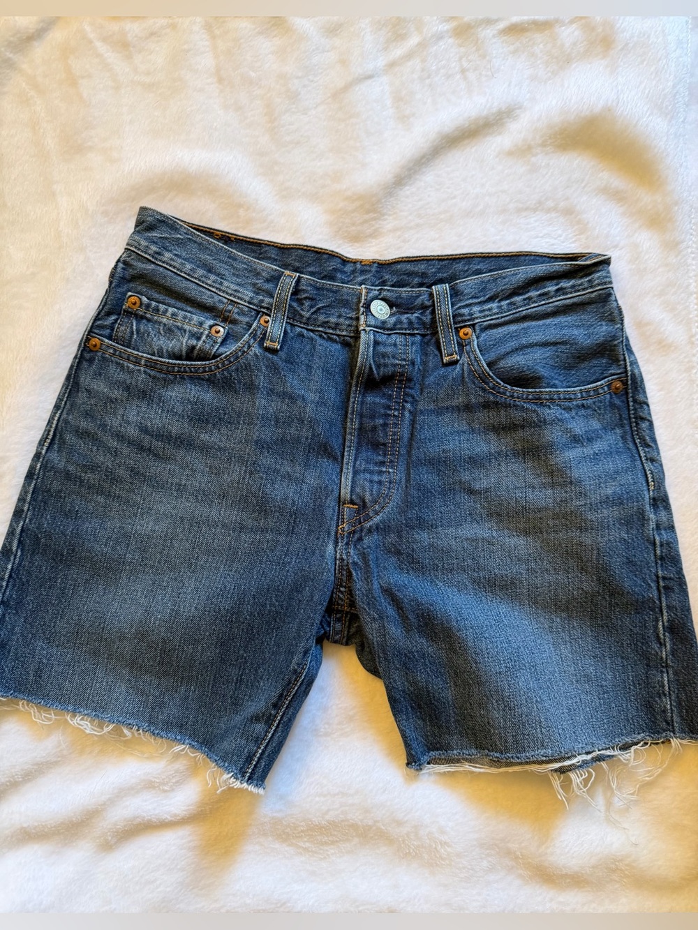 Vintage Levi 501 jean shorts 26-28